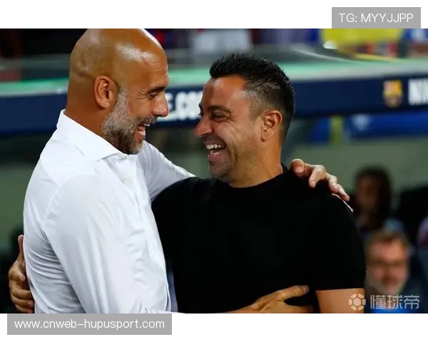 少年天才破门后与队友拥抱,诺坎普掌声雷动 少年天才破门后与队友拥抱,诺坎普掌声雷动